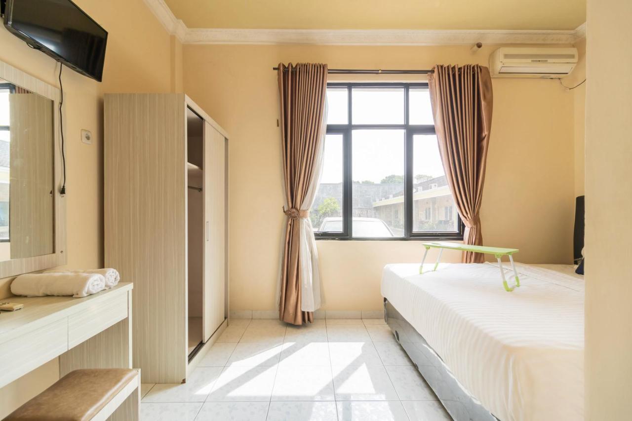 Urbanview Hotel Nugraha Palembang By Reddoorz Exteriör bild