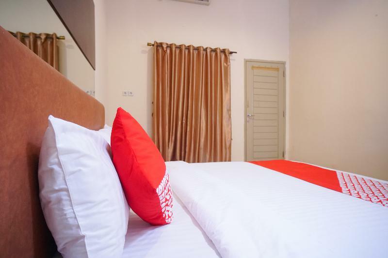 Urbanview Hotel Nugraha Palembang By Reddoorz Exteriör bild